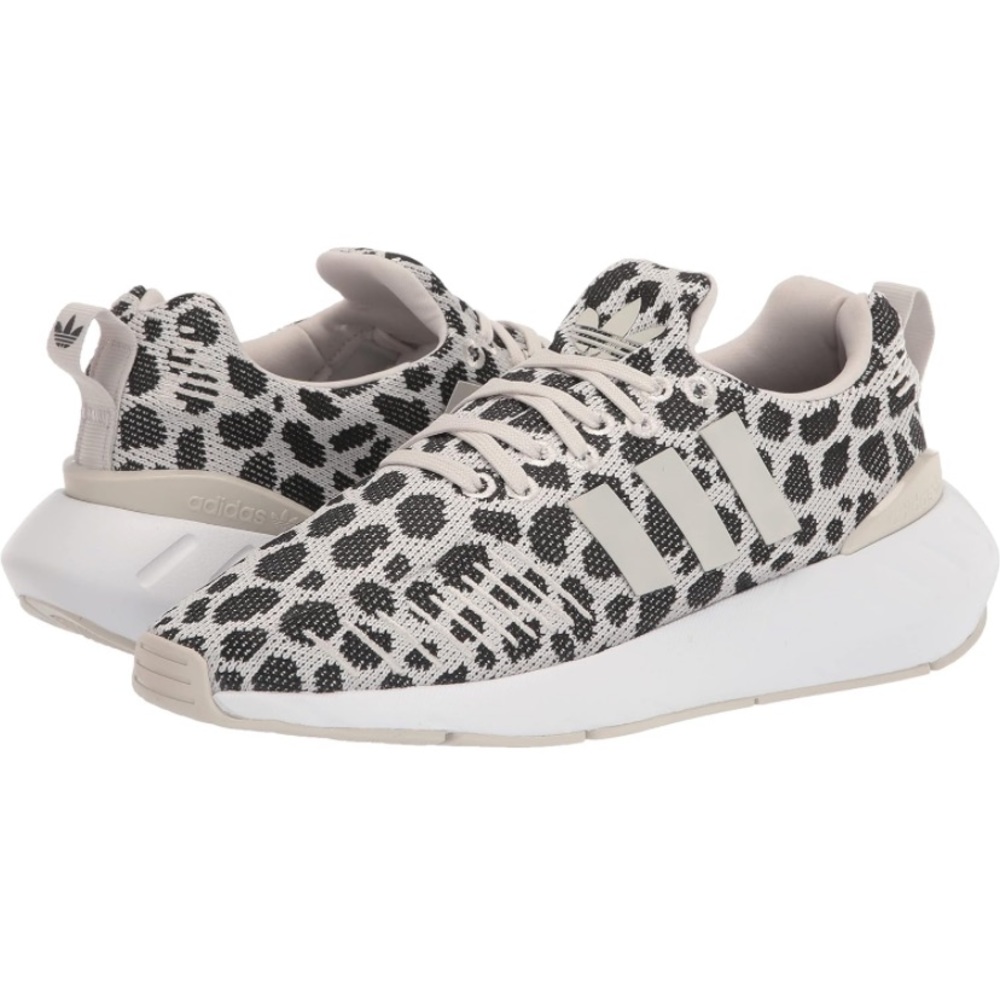 Brand new Adidas Swift Run 22 Sneaker
